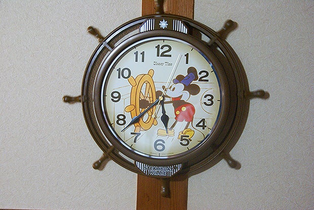おしゃれなディズニー掛け時計 電波 FW583A とっても楽しい時計です