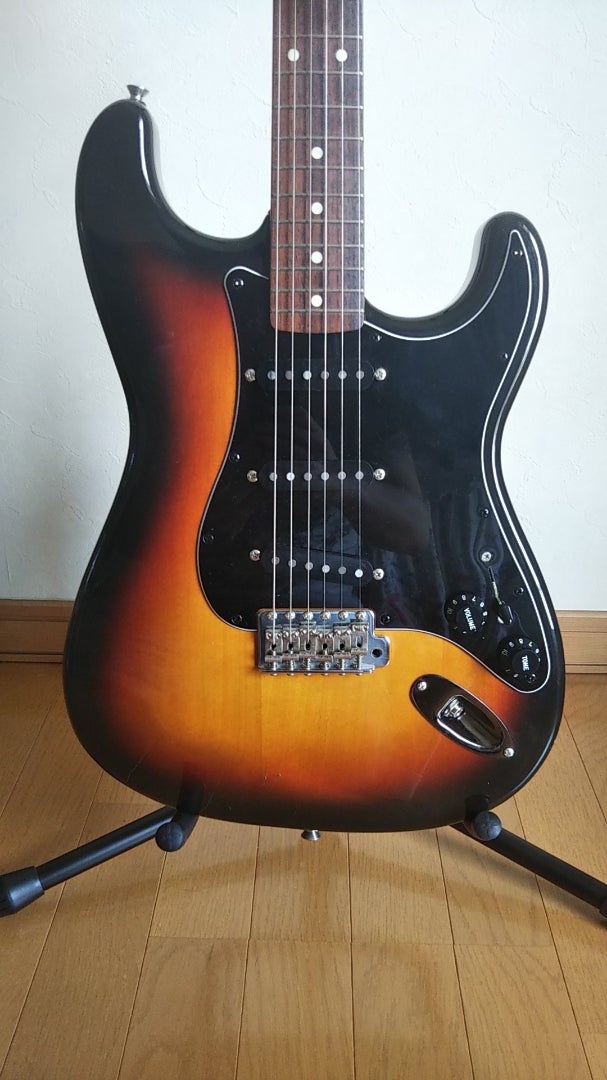 機材紹介「Fender Japan ストラトキャスター 改」 | ＥＮＳＥＭＢＬＥ 