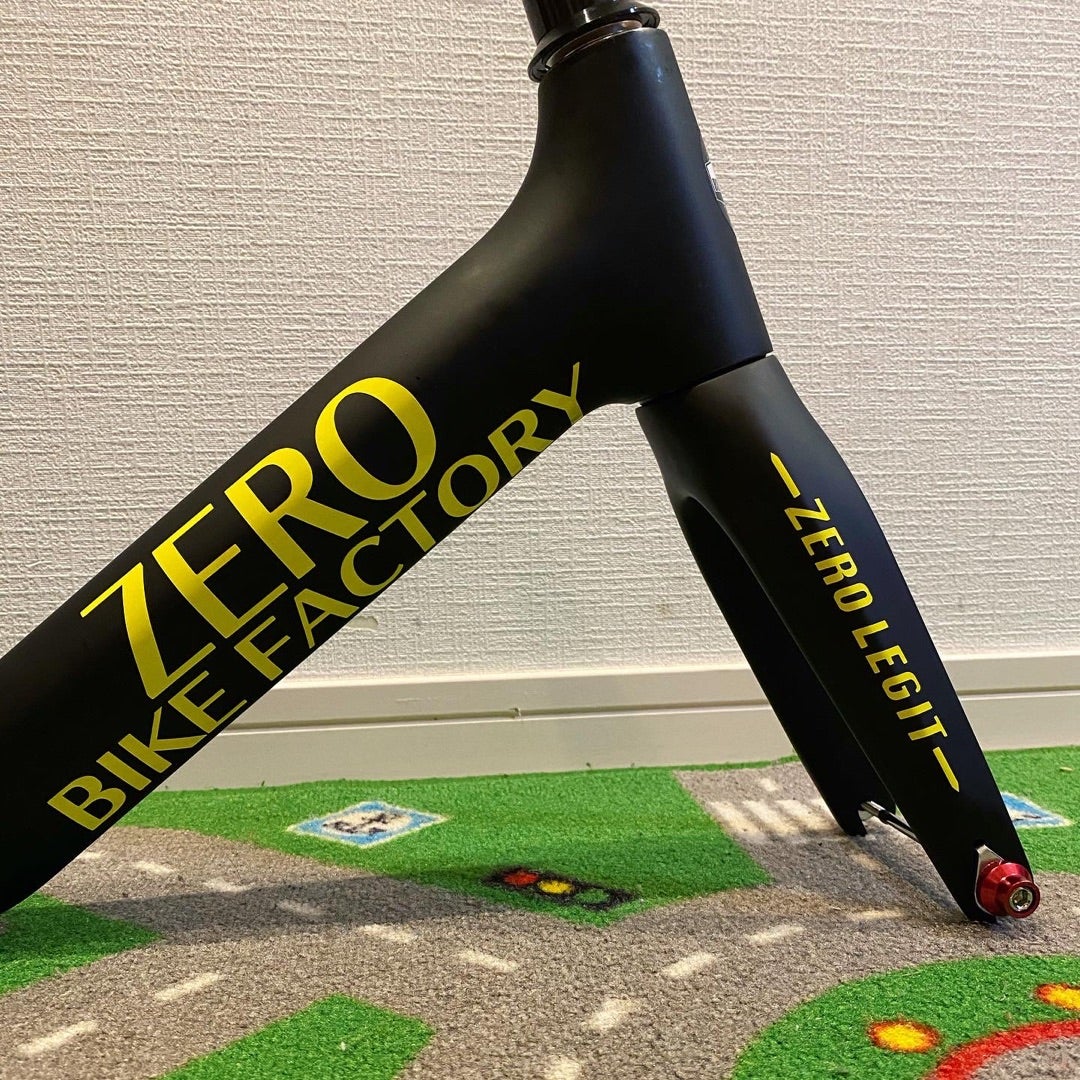 最新鋭のカーボンフレーム ZERO LEGIT | Tsuguo Yamaguchiのランバイク 
