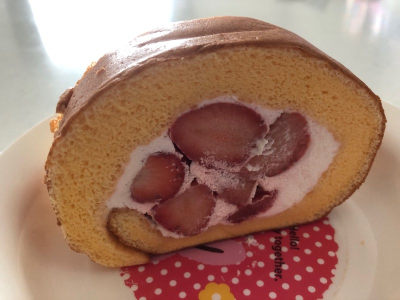 シャトレーゼ 夏苺のロールケーキ Sarienonのブログ