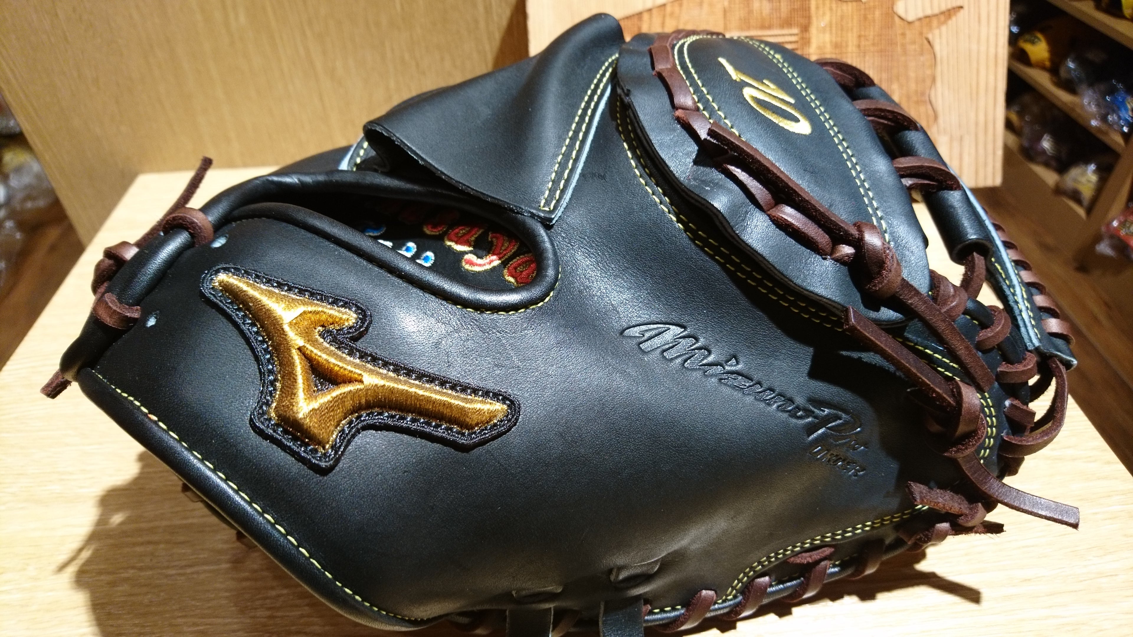 最新の激安 ミズノプロ オーダーキャッチャーミット 阿部慎之助モデル