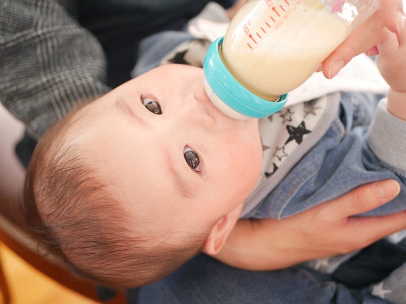 生後10ヶ月ミルクに飲みムラが ミルクの種類を変えた方がいい 福島県 マタニティ産後ママのお悩み解決 赤ちゃん の今を写真に残す 助産師が届けるベビーマッサージ ベビーフォト教室 若杉美智子