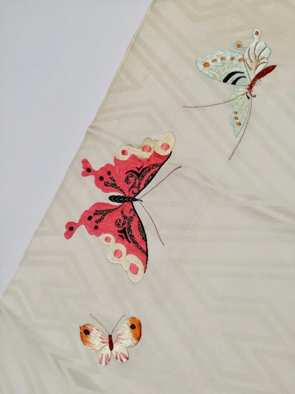 横浜きもの浪漫！蝶々や鈴の刺繍帯、葡萄石榴柿の帯、おもちゃ柄、小鳥 