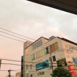 早朝の虹の画像