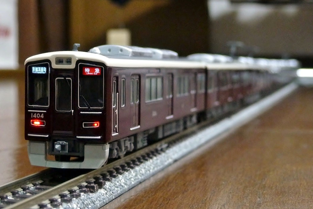 ポポンデッタ 阪急電鉄1300系 8両編成セット入線♪ | Bullet Train