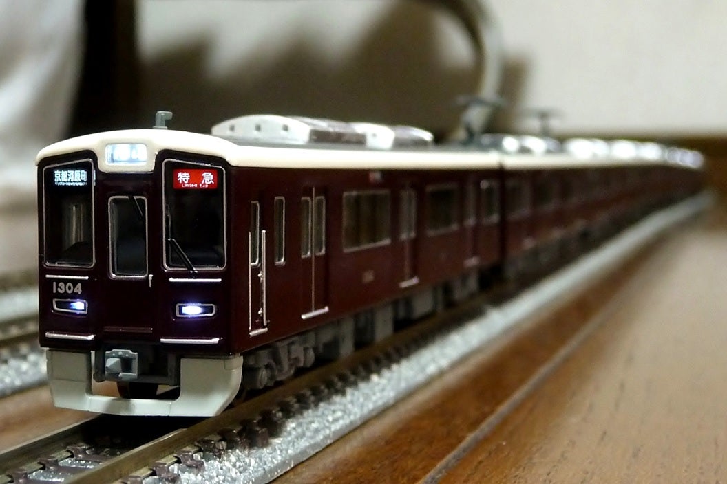 ポポンデッタ 阪急電鉄1300系 8両編成セット入線♪ | Bullet Train 