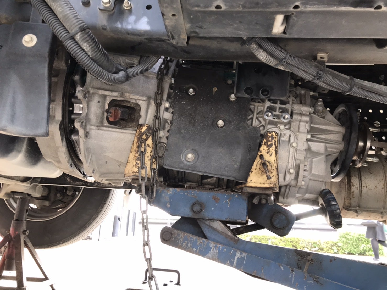 いすゞ エルフのクラッチ交換   近藤自動車整備工場のブログ