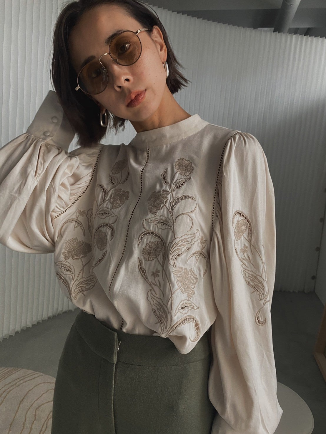 Amerivintage LADY EMBROIDERY PUFF BLOUSE