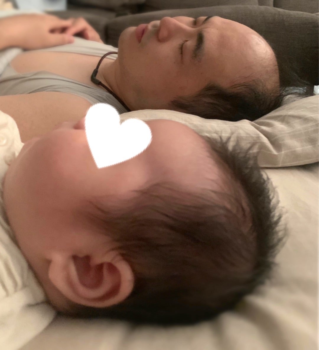 トレエン斎藤の妻 夫と息子の寝顔ショットを公開 赤ちゃんが2人 Abema Times