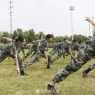 中国の小学校では子供が軍事訓練？の記事より