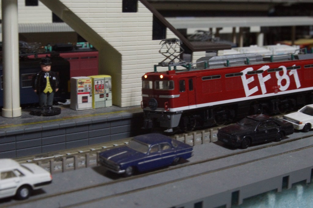 模型紹介】054 EF81-95号機 ～「ど派手な文字」が入った、レインボー塗装機～ | 日常と、鉄道模型の部屋・待避所