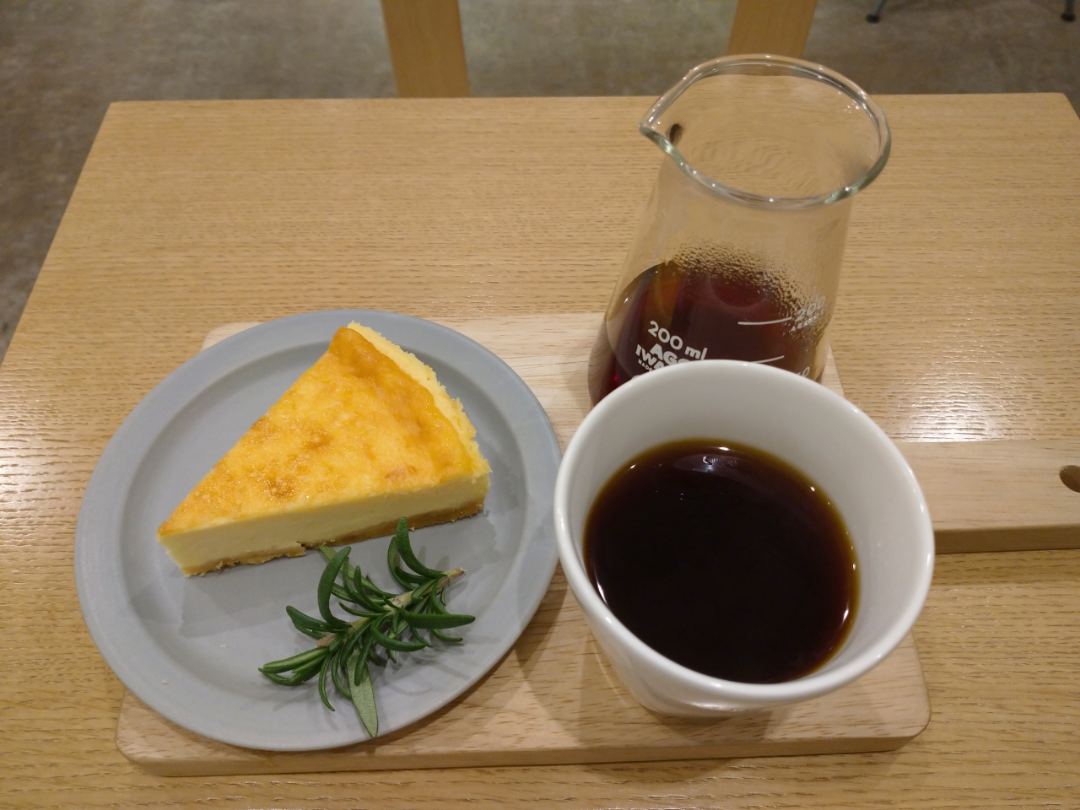 秋葉原 若きイケメンオーナーもコーヒーも爽やかな北欧コーヒーカフェ 新橋オヤジのあちこちグルメ日記