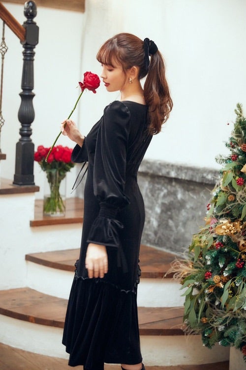 Her lip to/Embroidered Velour Midi Dress