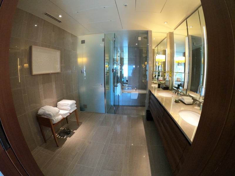 《パレスホテル東京》宿泊記： エグゼクティブスイートのお部屋のバスルーム
