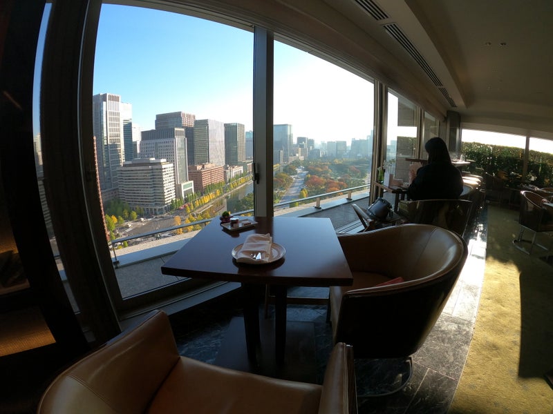 《パレスホテル東京》宿泊記： クラブラウンジ編　窓側の景色のいい席
