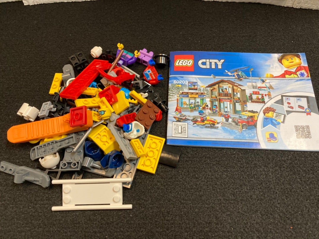 レゴ(LEGO) シティ スキーリゾート 60203を作ってみました その1