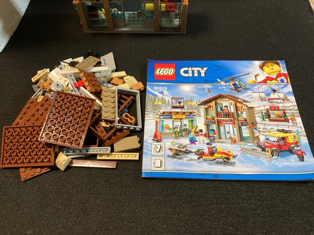レゴ(LEGO) シティ スキーリゾート 60203を作ってみました その3