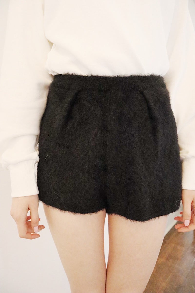 新作❤︎high-waist mohair short pants | épine official blog