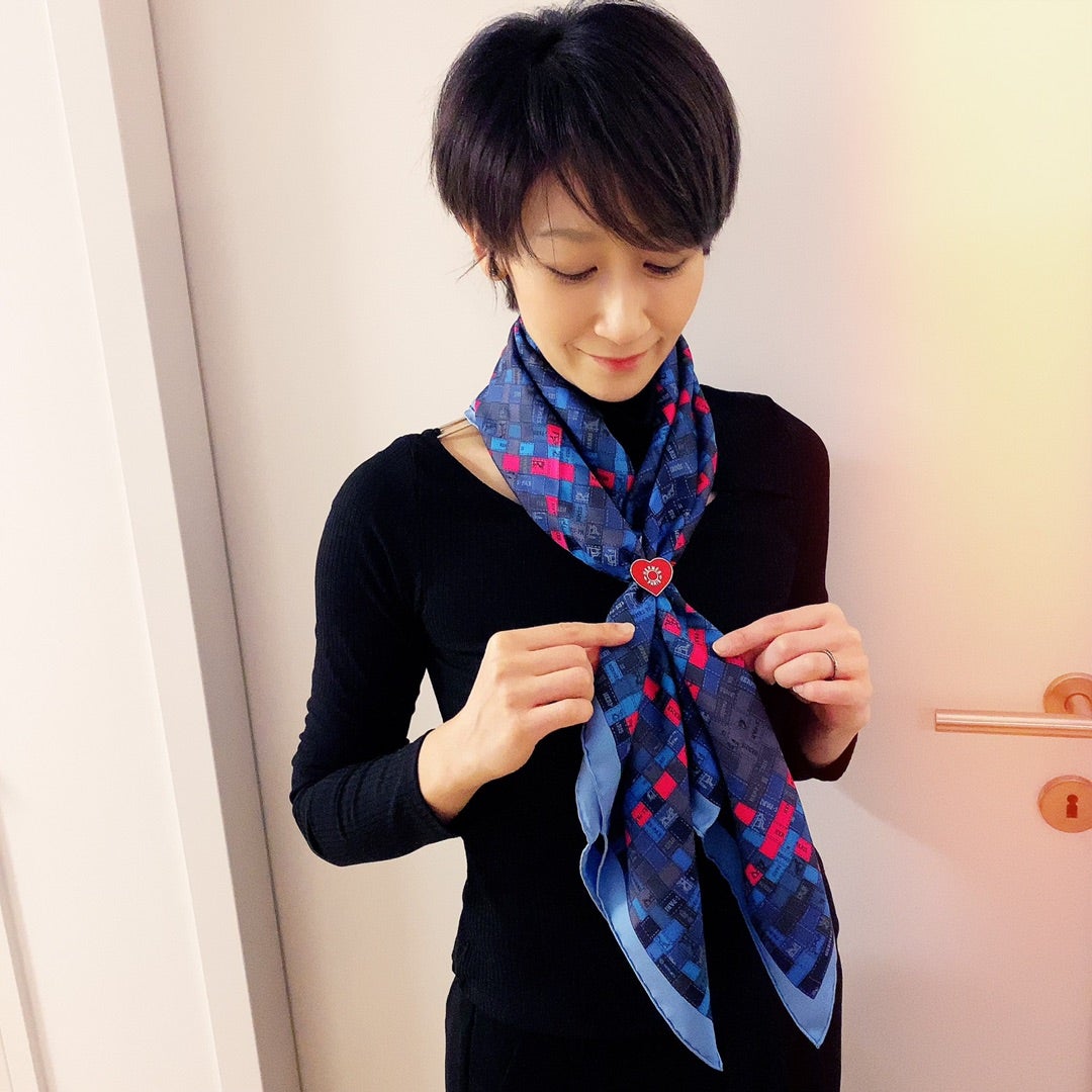カレ90サイズ、ハートのスカーフリング。 | yumi Wien