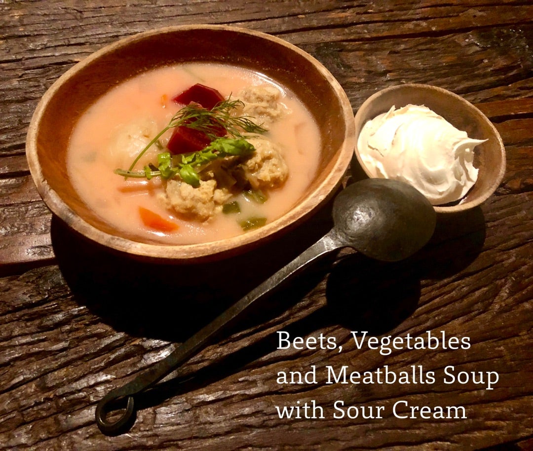 【ビーツと根菜野菜とミートボールのスープ　サワークリーム添え】レシピ