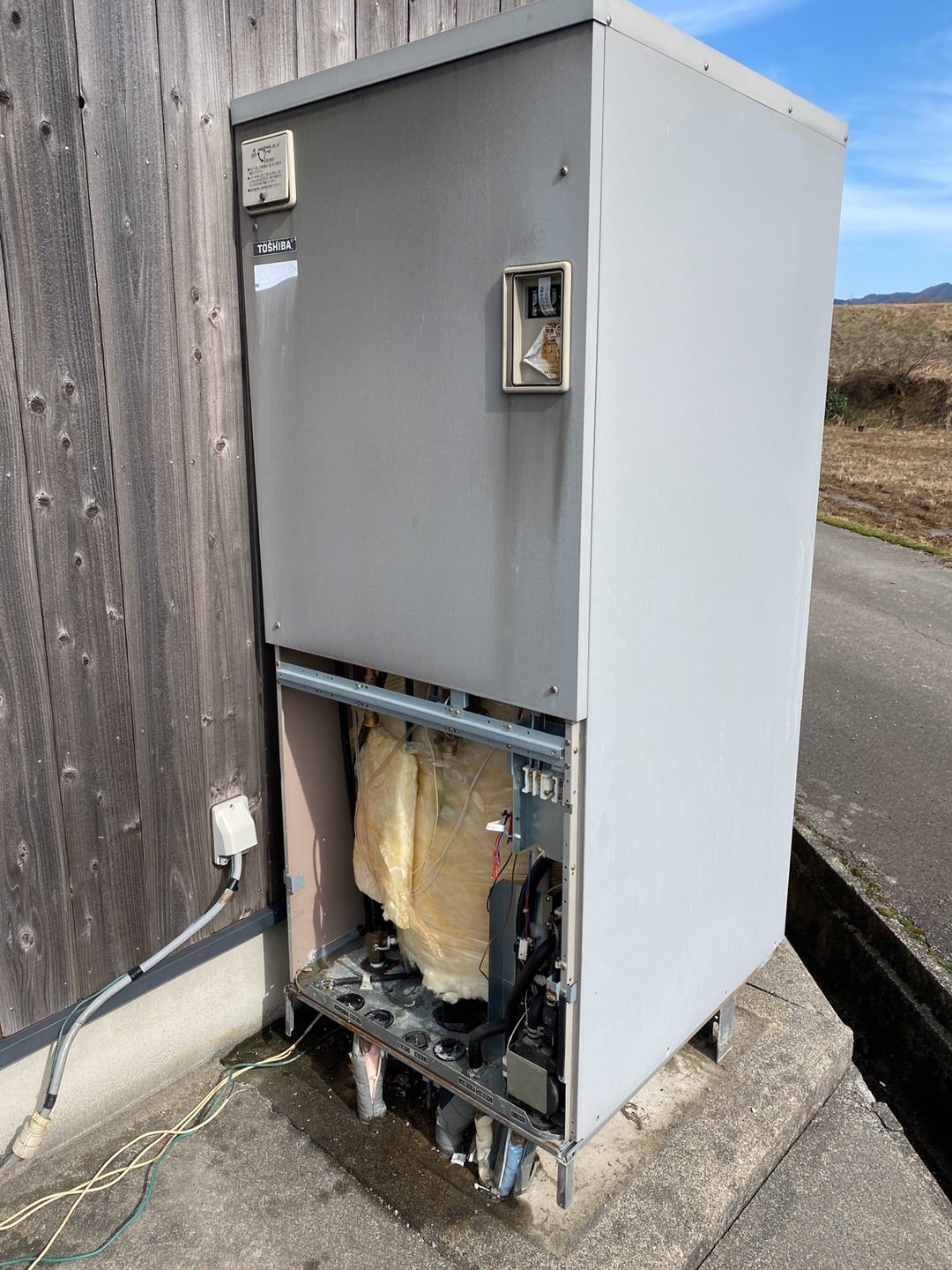 石川県加賀市 東芝電気温水器の漏電故障でエコキュート買替の為 石川県加賀市 東芝電気温水器の漏電故障でエコキュート買替の為