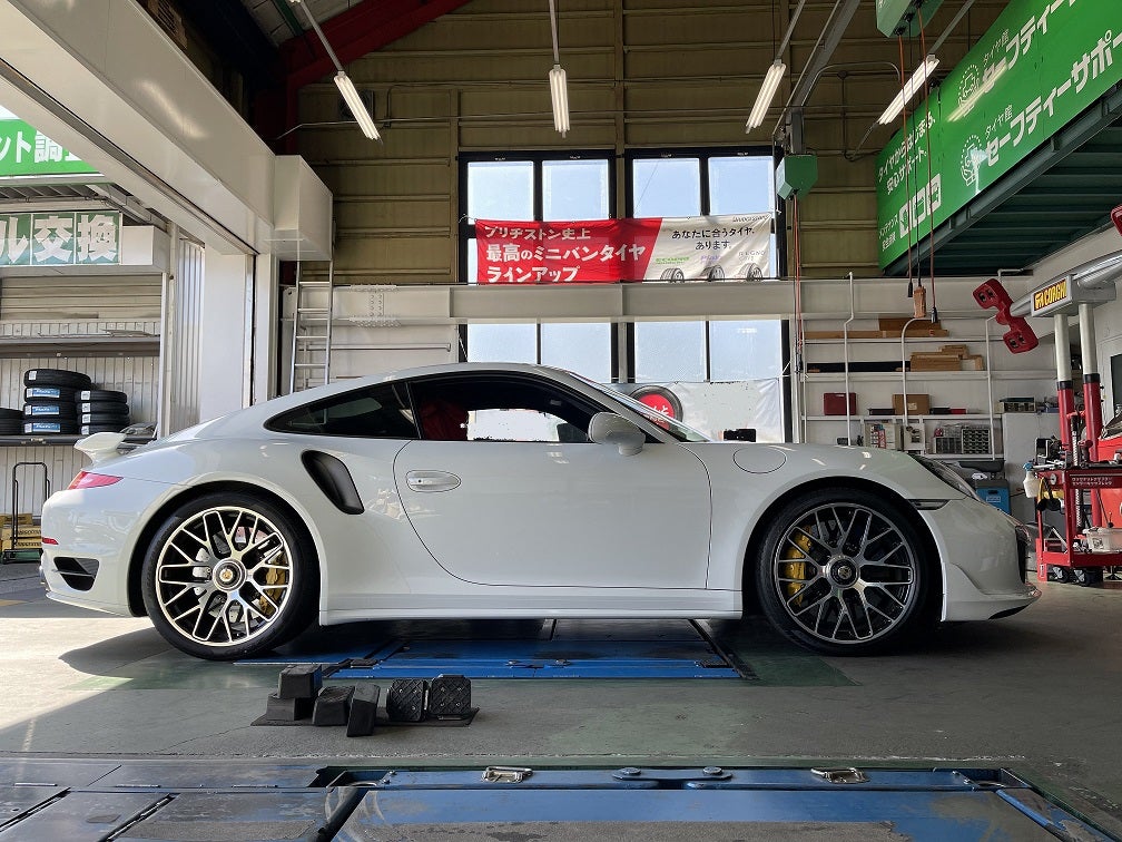 ポルシェ911 センターロックのタイヤ交換 | ポルシェ 911 タイヤ