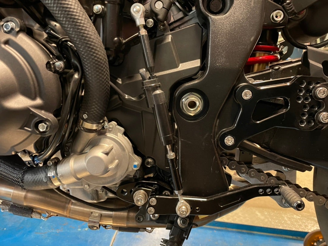 GSX-R1000R用EZ-SHiFTERスイッチ取り付け♪ | Sサプライのメカのブログ