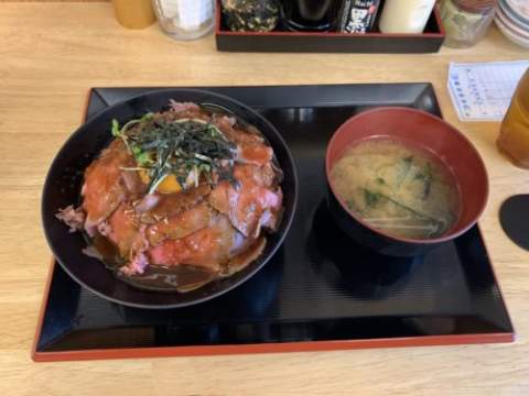 最近ハマっています。ローストビーフ丼。の記事画像