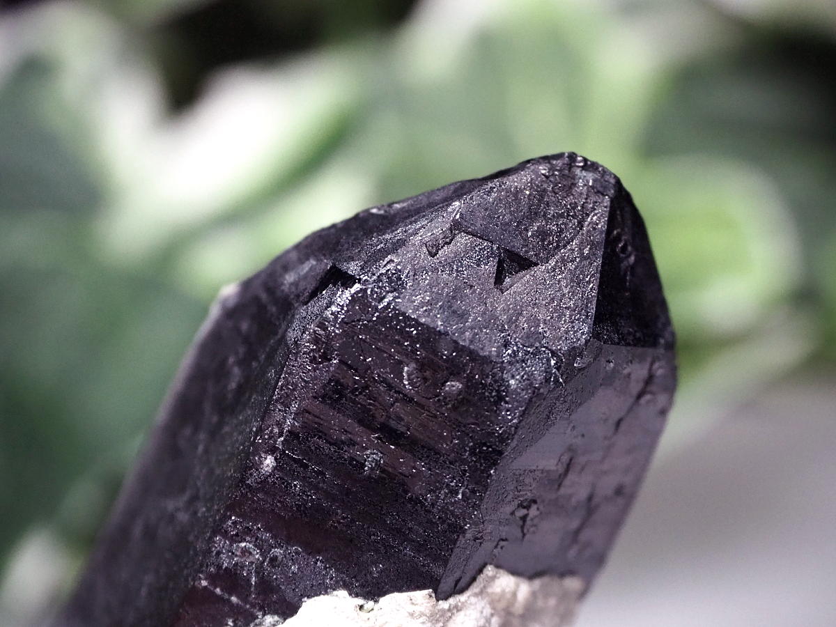 最強の邪気払いの天然黒水晶モリオン原石 | 天然石とパワーストーンの 