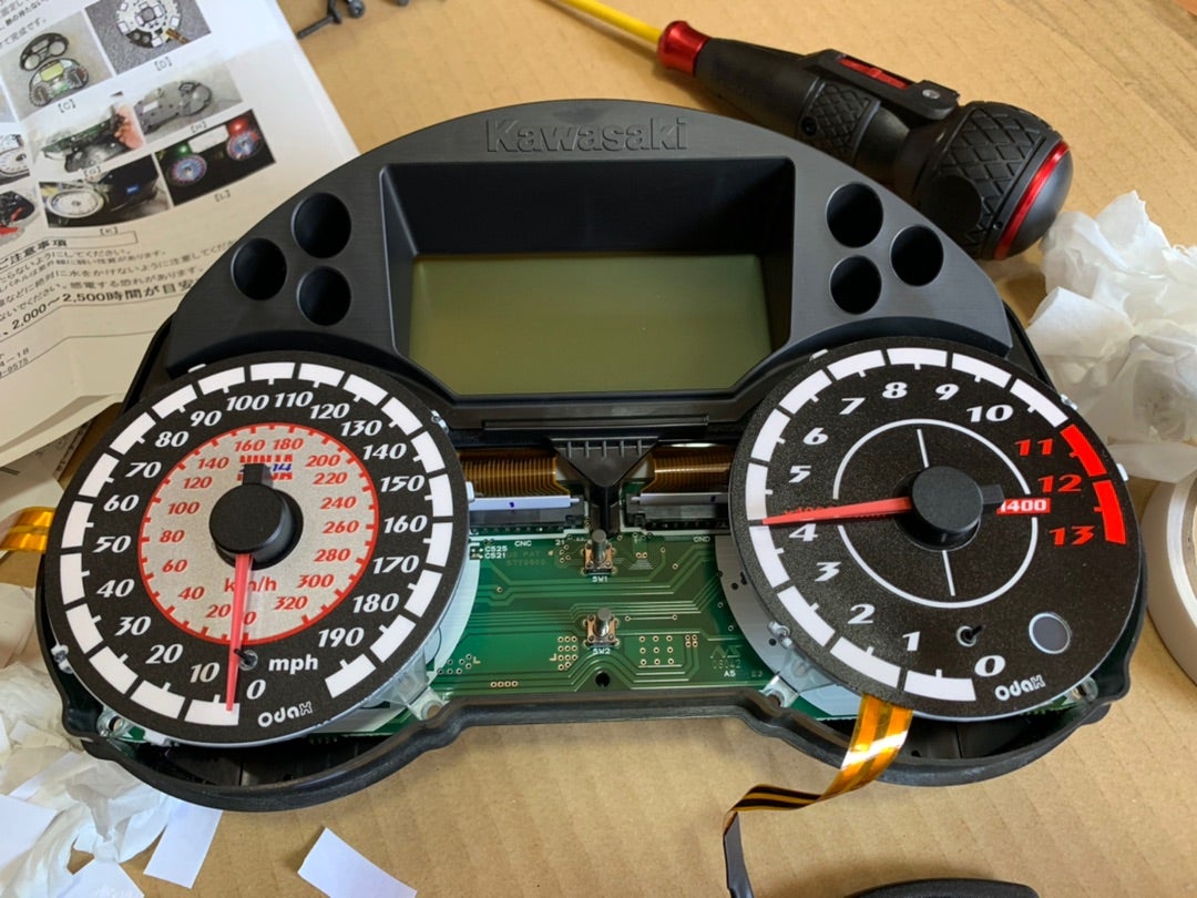 ZZR1400 ELメーター取り付け 及び サイドミラー純正に交換 と ZZR1400 ELメーター取り付け 及び サイドミラー純正に交換 と