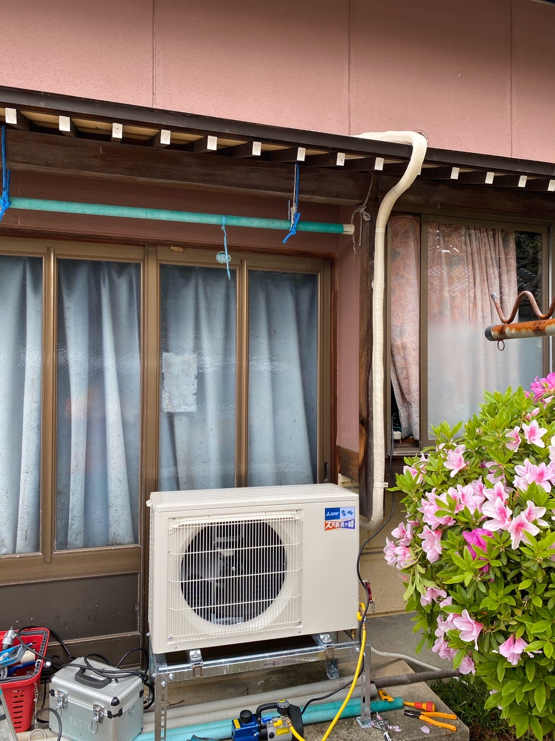 石川県小松市 エアコン取替２台 ズバ暖房と | 街の電気屋さんの