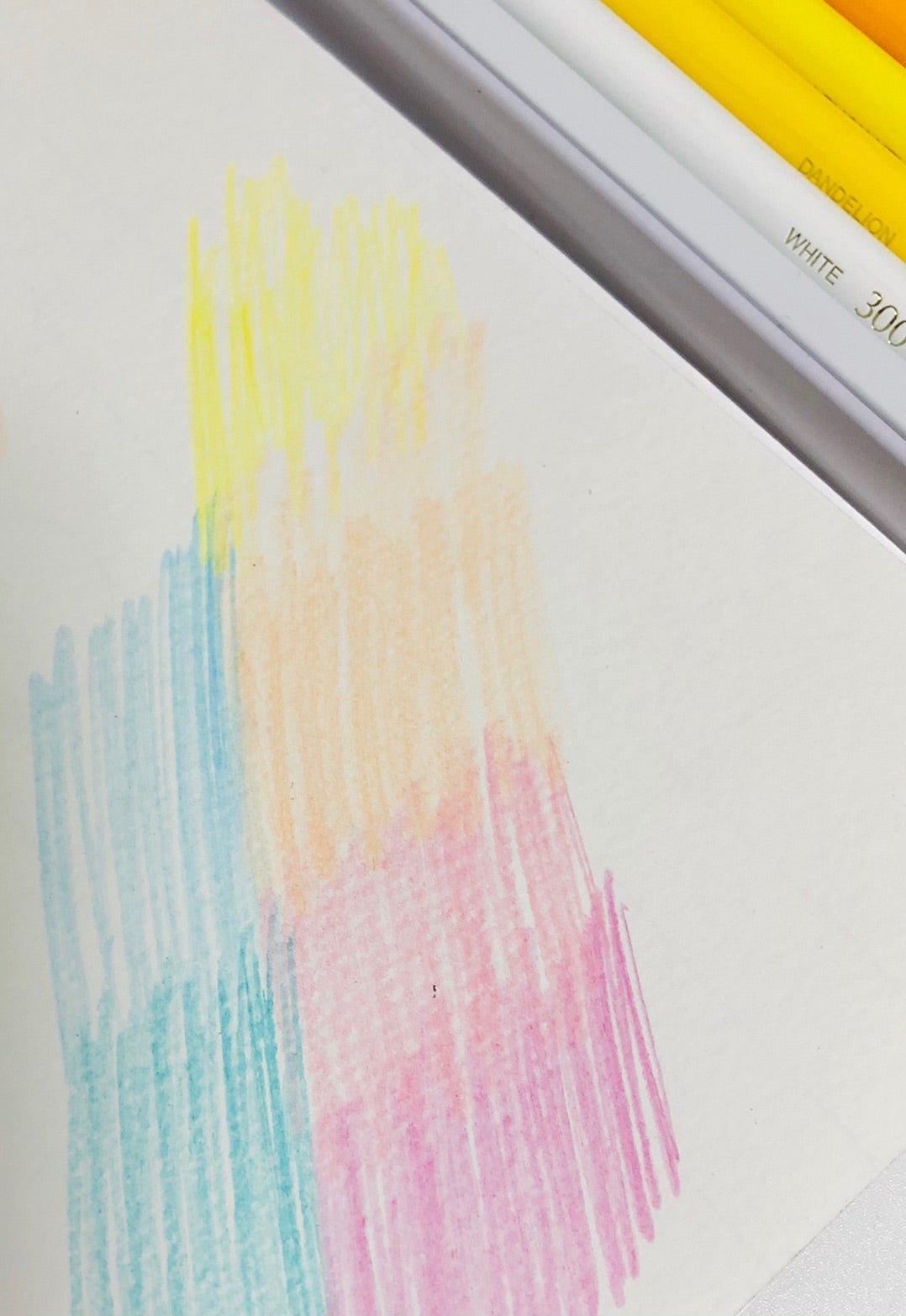 三菱鉛筆 消せる色鉛筆ユニ アーテレーズカラー ３６色