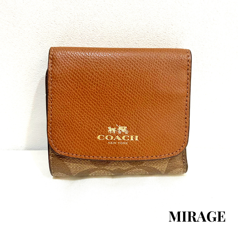 【COACH】コンパクトなのに大容量な折り財布