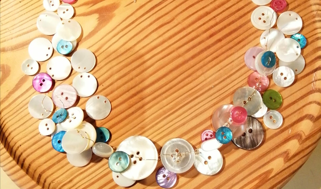 貝ボタンで作るネックレス | needlework cafe roofのブログ