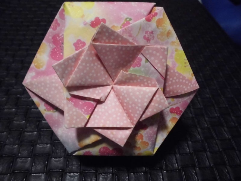 折り紙の小箱六角形とブレスレットの整理 ココットの手作り日記