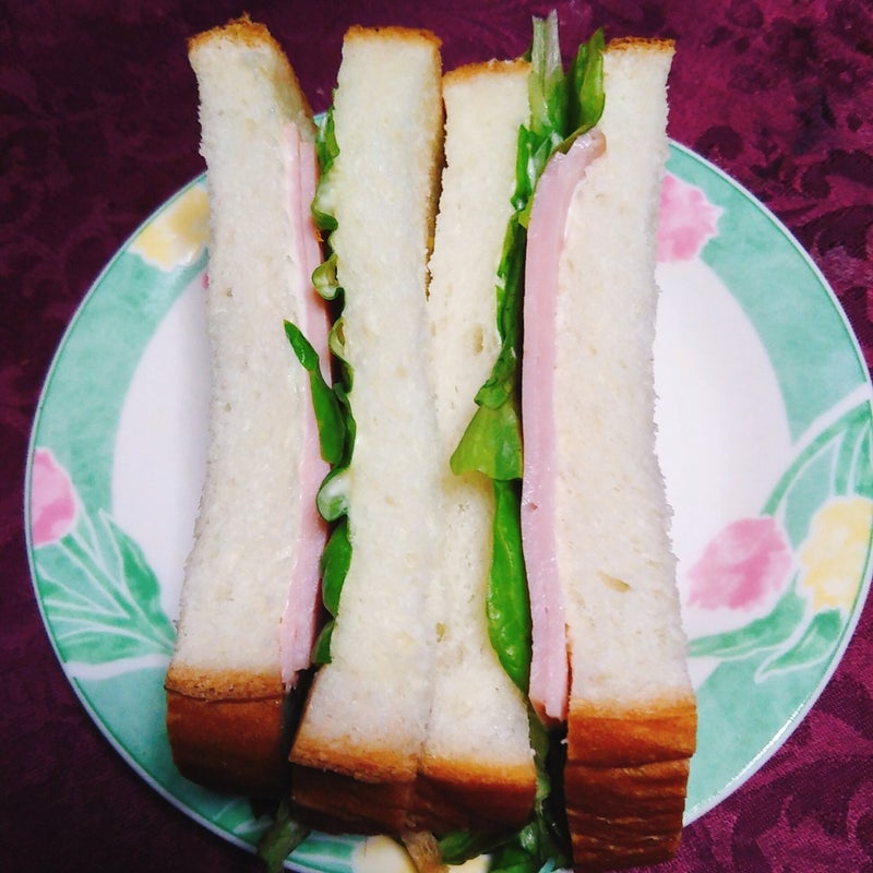 サンチュとハムのサンドイッチ リリのキラキラブログ