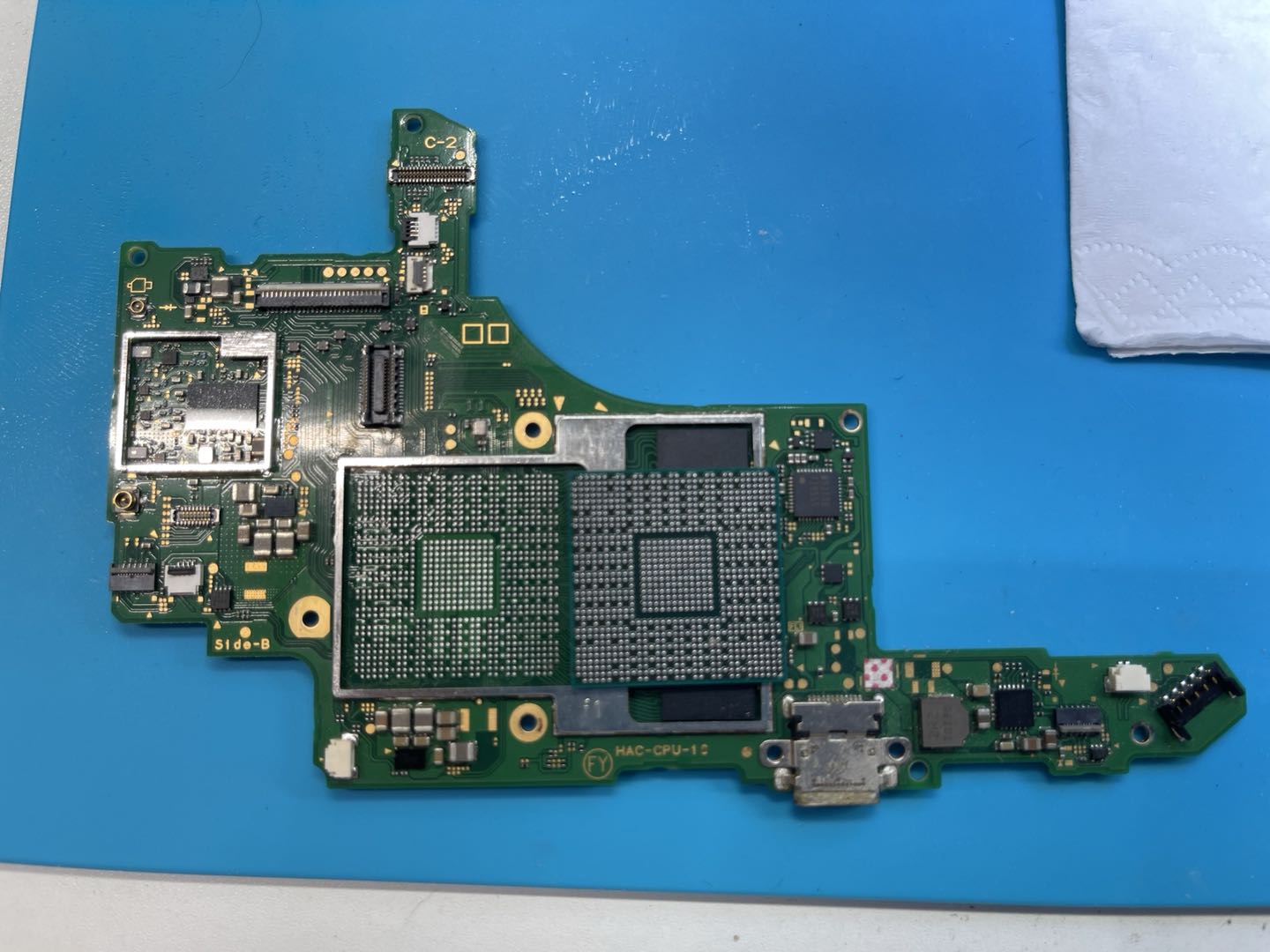 基板もきれいにして、CPUをリワーク準備完了