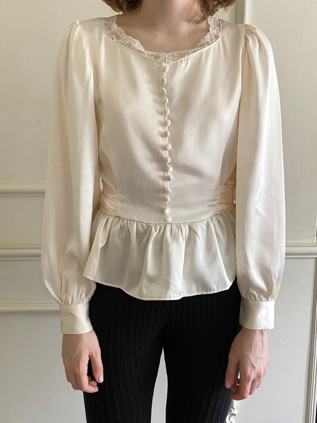 最強ブラウス❤︎lace satin back ribbon Peplum blouse