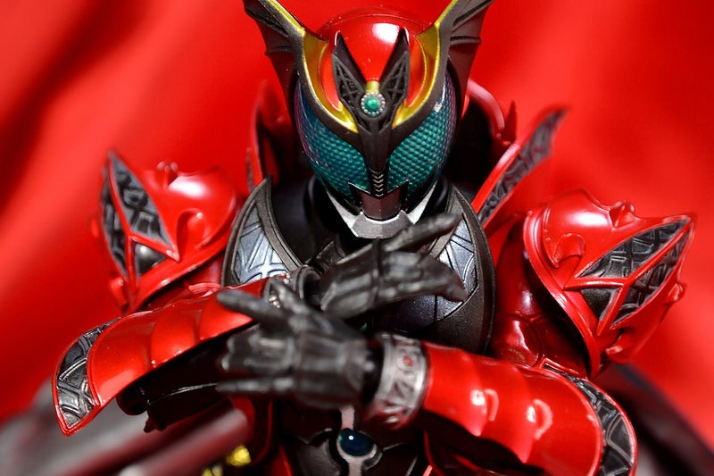 S.H.Figuarts（真骨彫製法） 仮面ライダーダークキバ レビュー | @in's Hobby Room