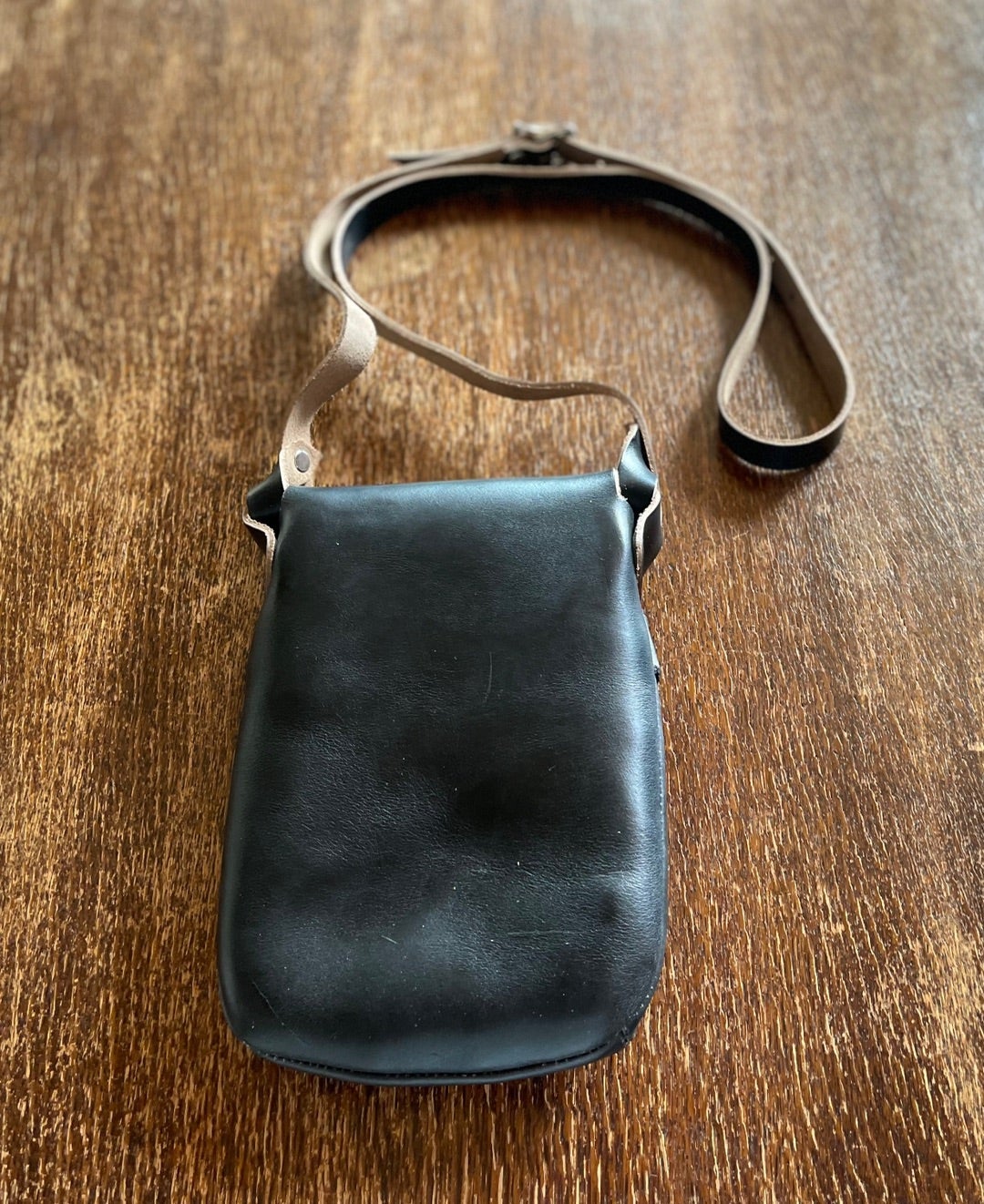 Kelly Pouch(M) / Fernand Leather | relief