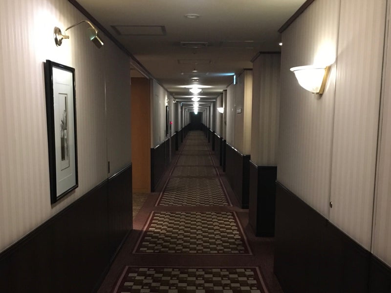 《ロイヤルパークホテル》映画 “マスカレードホテル” ロケに使用されたエグゼクティブフロアーの廊下