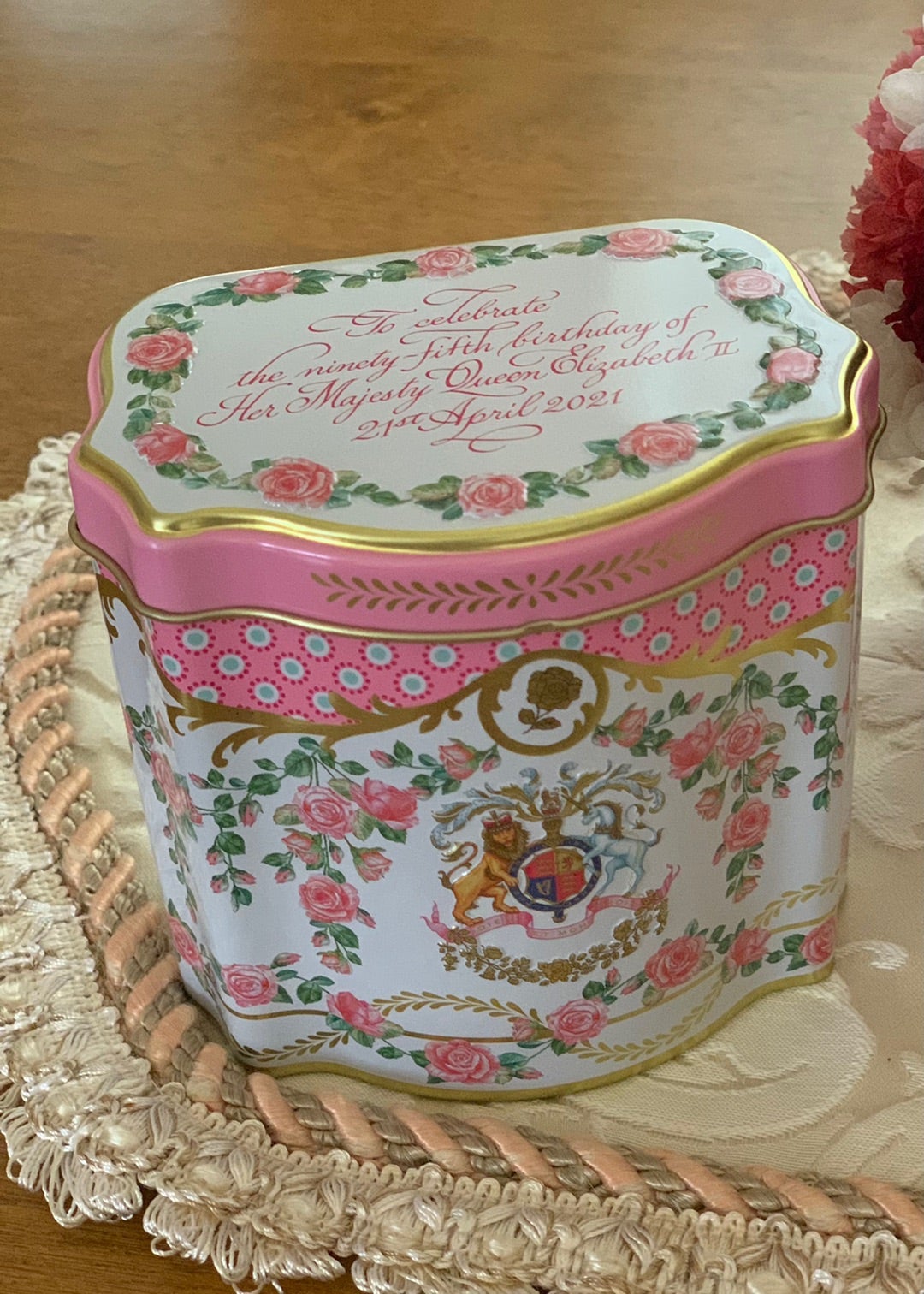 エリザベス女王95歳のお誕生日記念の紅茶缶♡ | A Little Happiness in 