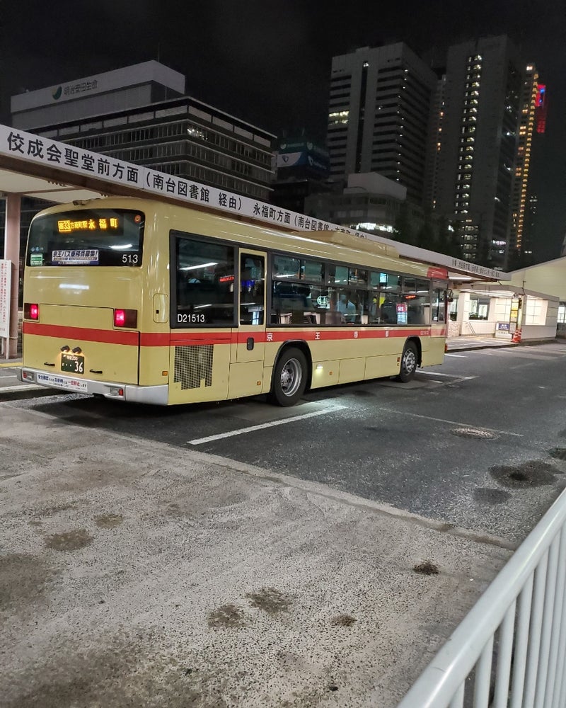 京王バスのd号車のエルガハイブリッドによる宿33系統 よしちゃん しゃもじのパワフルフル黄金ステーションワールド