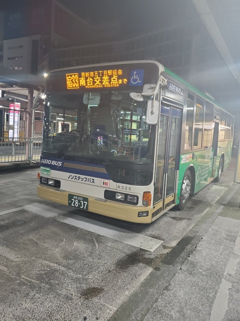 京王バスのd号車のエルガハイブリッドによる宿33系統 よしちゃん しゃもじのパワフルフル黄金ステーションワールド