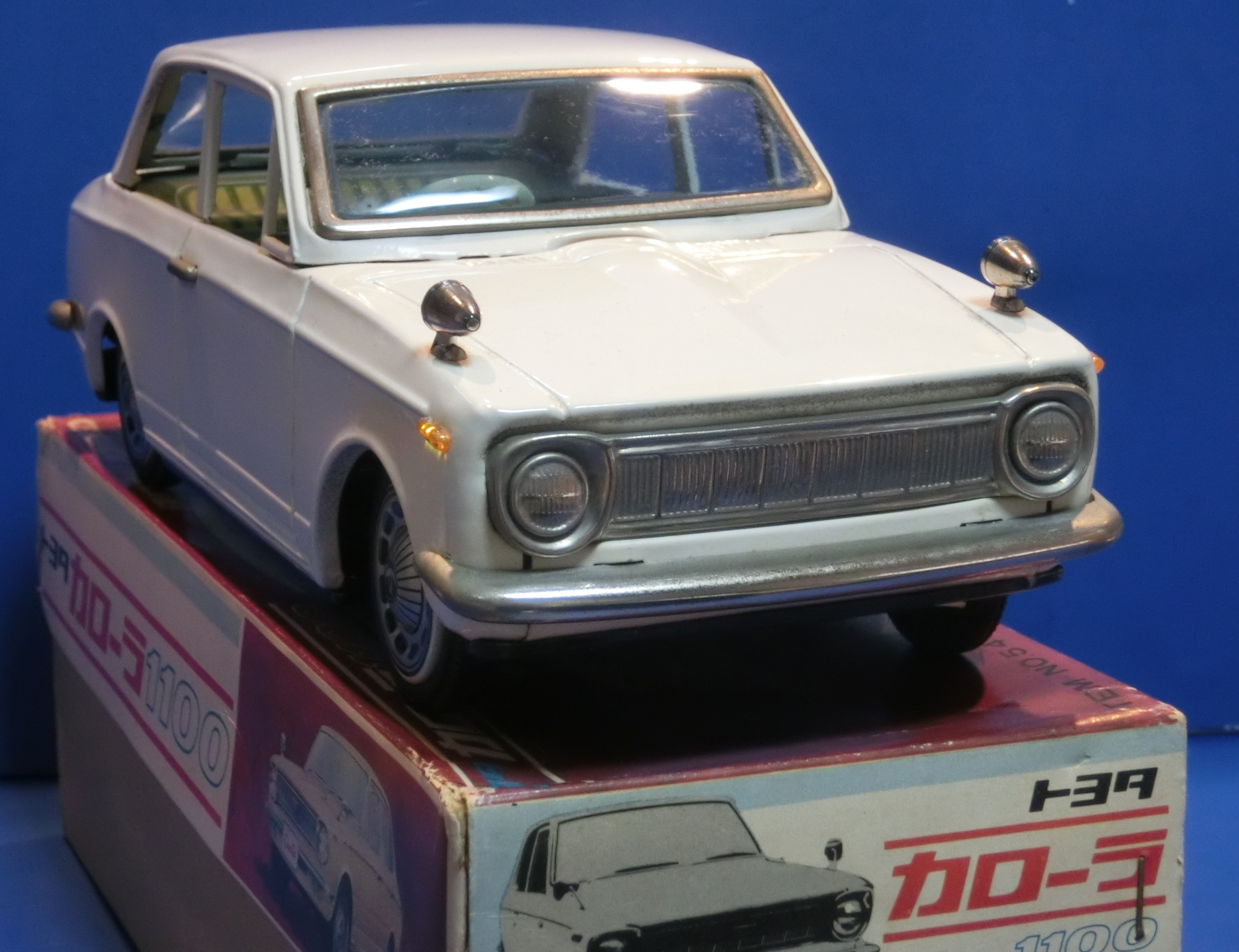☆1966年米澤玩具ヨネザワ初代トヨタカローラ1100 ～ ブリキ自動車 