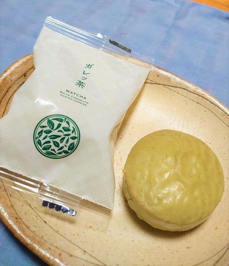 kyoto veneto white chocolate matcha cookies, kyoto veneto matcha cream cookies, best luxury japanese desserts, luxury Japanese desserts, best Japanese snacks, hard to find japanese dessert online, fancy dessert gift, fancy japanese dessert, best fancy japanese dessert, traditional japanese dessert, axaliving, axaliving toronto, desserts that you can only find in japan