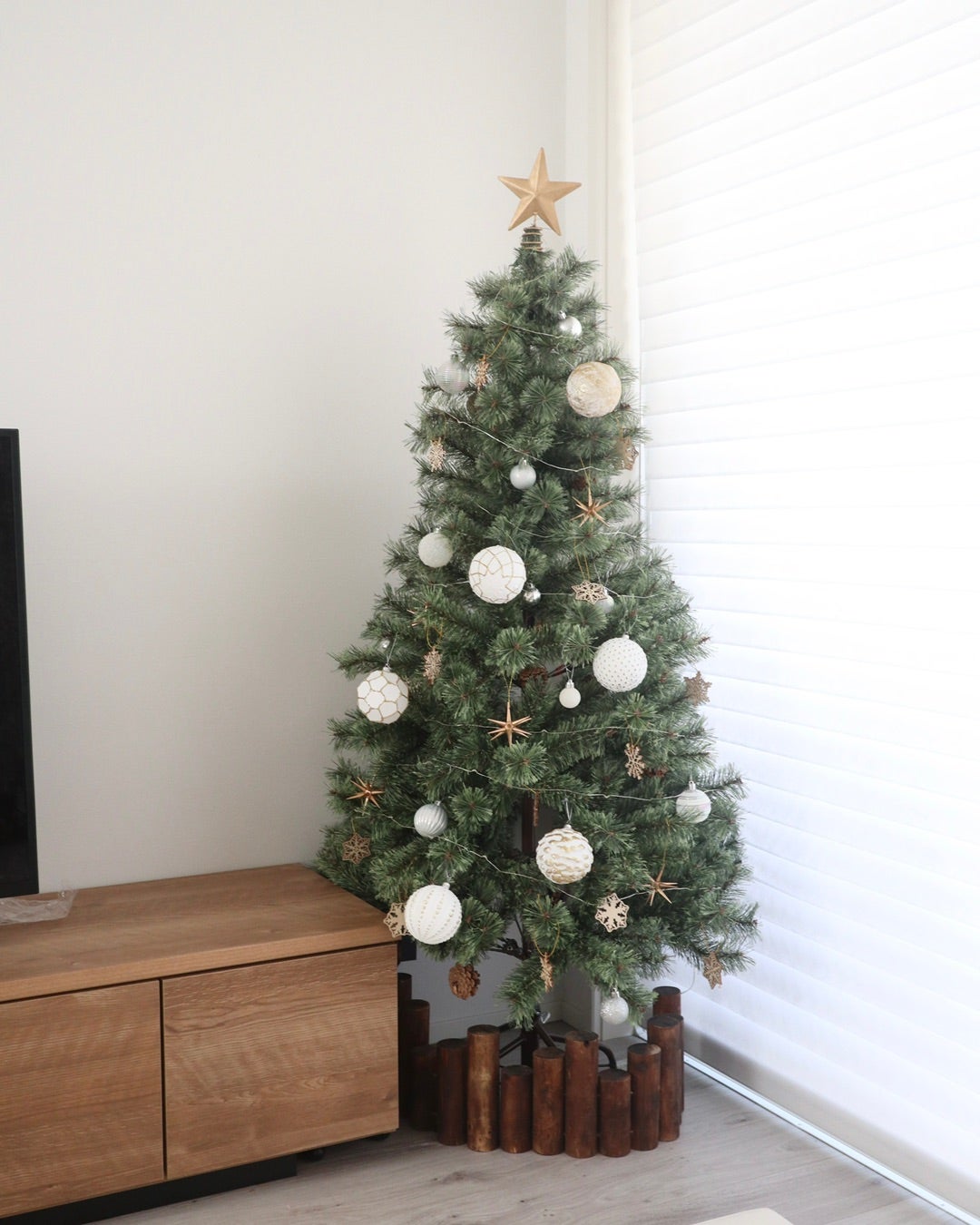 人気のクリスマスツリーで飾り付け | シンプルなお家と日々の暮らし