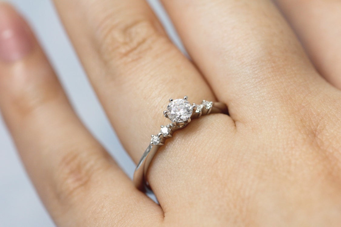 婚約指輪を選ぶならキラキラ輝くデザインが良い✧*【AFFLUX京都雅店】の記事より