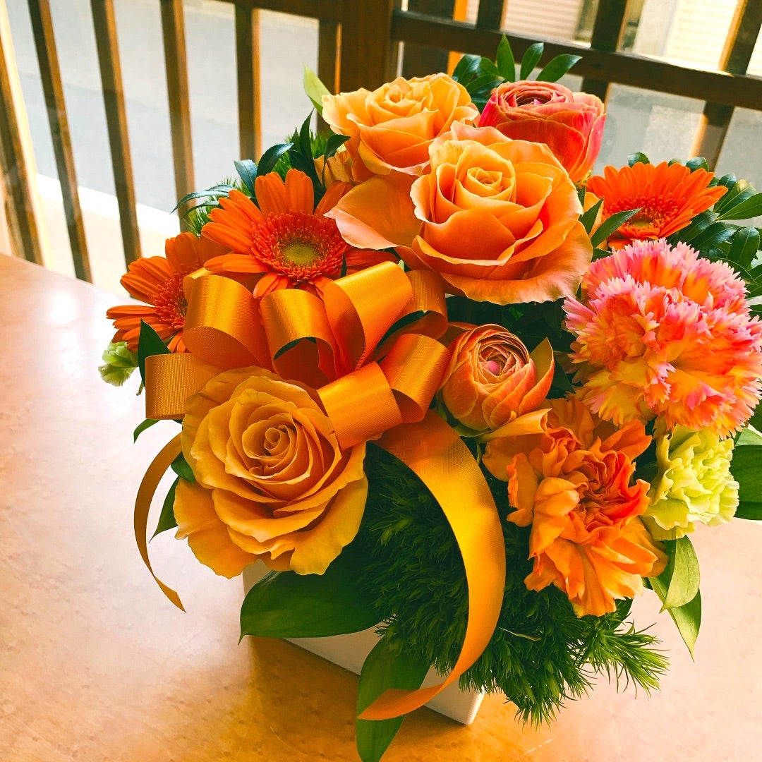 一日一花〜オレンジの明るいフラワーアレンジメントを贈る〜785日目 | おはなちゃんの歩き方 ブログ