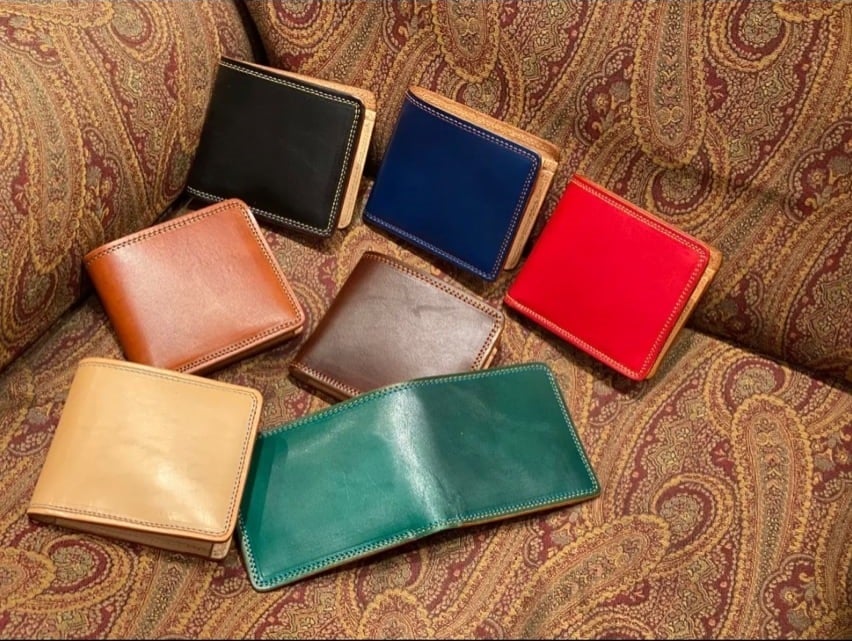 上質でシンプルな二つ折り財布💴 | ケイシイズ